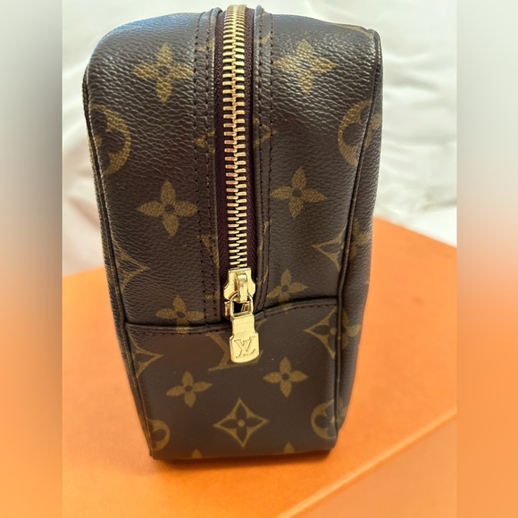 Authentic Clean Louis Vuitton Monogram Trousseau 🥰 - Picture 4 of 14